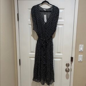 Amour Vert Black and White tie waist Dress